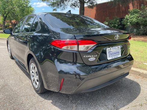 Used 2021 Toyota Corolla LE FWD image 3