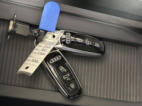 Used 2022 Audi e-tron Premium Plus w/ Premium Plus Package image 25