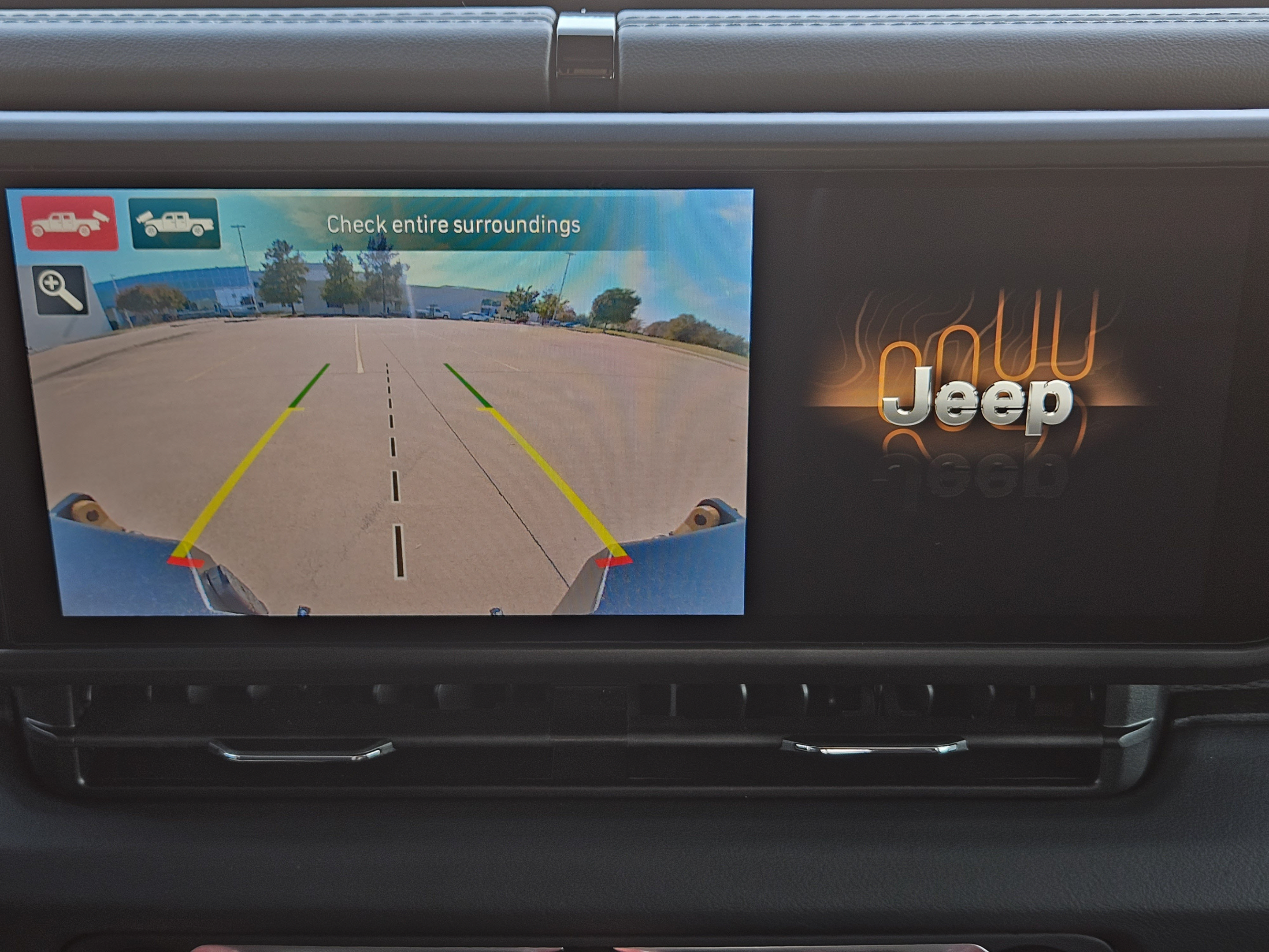 Used 2025 Jeep Gladiator Rubicon AWD/4WD image 16