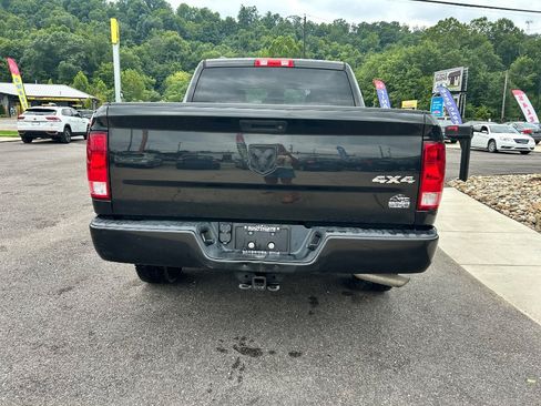 Used 2017 RAM 1500 Express AWD/4WD image 5
