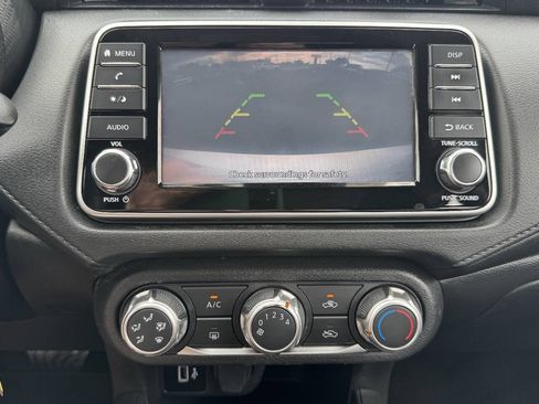 Used 2023 Nissan Versa S FWD image 25