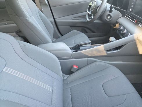 Used 2023 Hyundai Elantra SE w/ Preferred Accessory Package FWD image 8