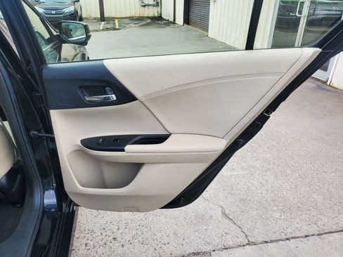 Used 2017 Honda Accord Touring image 23