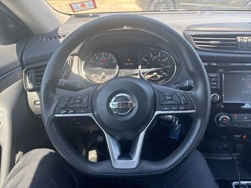 Used 2018 Nissan Rogue S AWD/4WD image 3