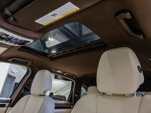 Used 2017 Porsche Cayenne AWD/4WD image 6