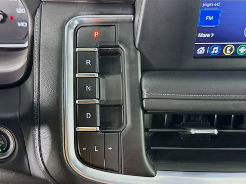 Used 2021 Chevrolet Suburban 2WD image 19