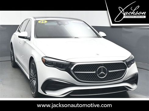 Used 2025 Mercedes-Benz E 350 Sedan image 3