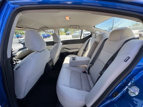 Used 2025 Nissan Altima 2.5 SV FWD image 10