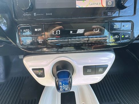 Used 2017 Toyota Prius Four w/ Advanced Technology Package FWD image 38