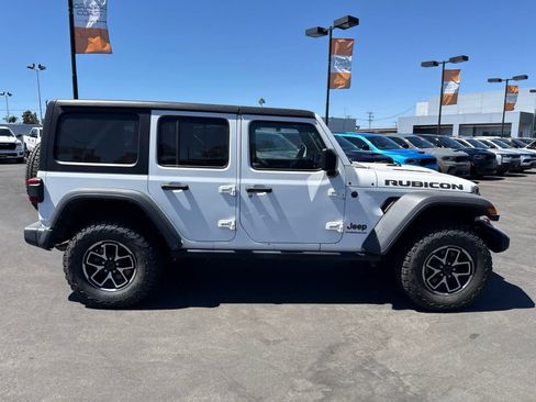 Used 2024 Jeep Wrangler Unlimited Rubicon AWD/4WD image 10