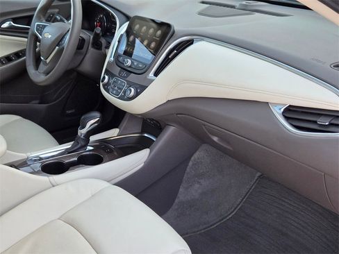 Used 2024 Chevrolet Malibu LT image 25