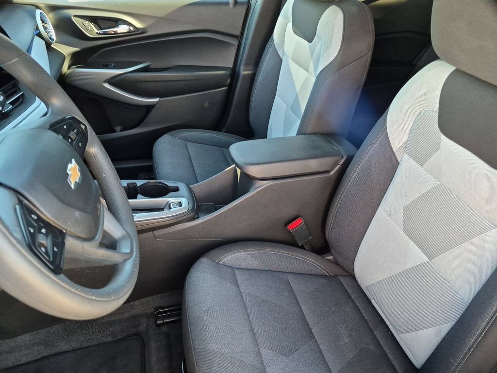 Used 2025 Chevrolet Trax LS FWD image 25