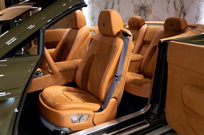 Used 2021 Rolls-Royce Dawn RWD image 12