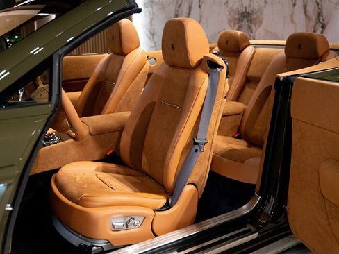 Used 2021 Rolls-Royce Dawn RWD image 12