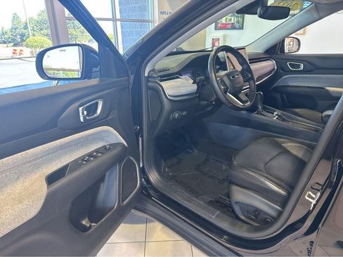 Used 2022 Jeep Compass Latitude AWD/4WD image 18
