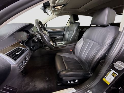 Used 2022 BMW 740i RWD image 22