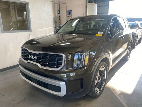 Used 2025 Kia Telluride S AWD/4WD image 2