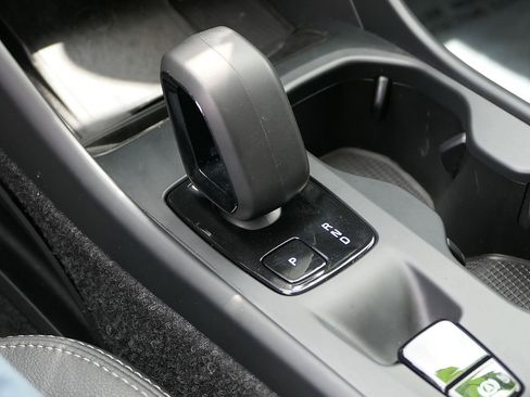 Used 2025 Volvo XC40 B5 Core AWD/4WD image 22