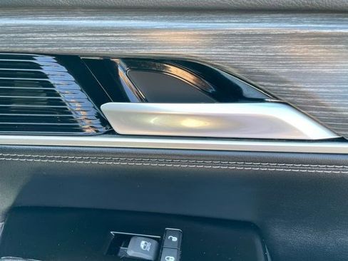 Certified 2024 Jeep Wagoneer L Series II w/ Flexible Seating Group AWD/4WD image 12