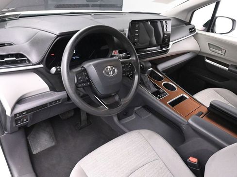 Used 2022 Toyota Sienna LE FWD image 14