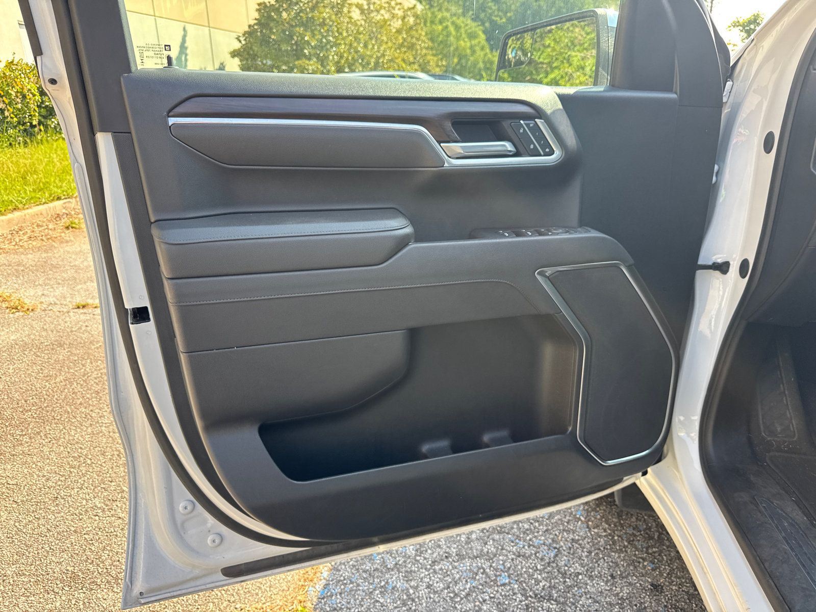 Used 2025 GMC Sierra 1500 SLT RWD image 10