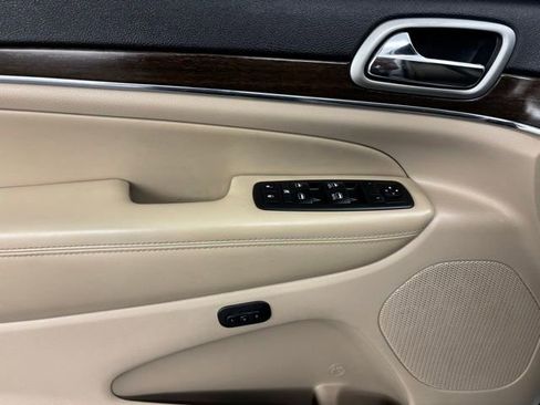 Used 2018 Jeep Grand Cherokee Limited image 19