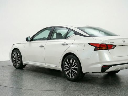 Used 2025 Nissan Altima 2.5 SV image 6