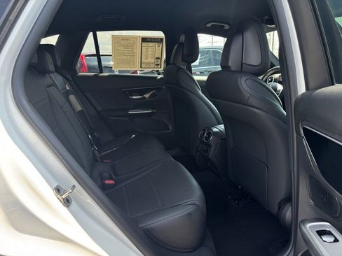 Used 2025 Mercedes-Benz GLC 300 4MATIC image 14