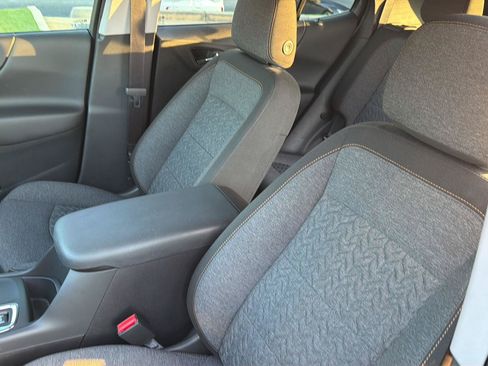Used 2024 Chevrolet Equinox LT FWD image 28