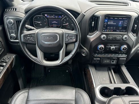 Used 2022 GMC Sierra 2500 Denali w/ Denali Black Diamond Edition AWD/4WD image 16