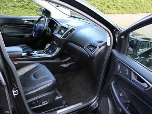 Used 2016 Ford Edge Titanium image 15