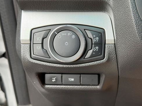 Used 2015 Ford Explorer XLT w/ Equipment Group 202B FWD image 38