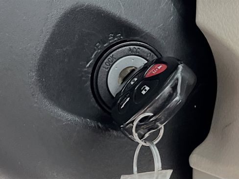 Used 2013 Toyota Corolla LE image 23