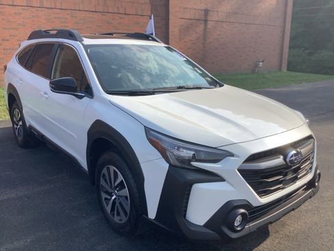 Certified 2025 Subaru Outback Premium image 3