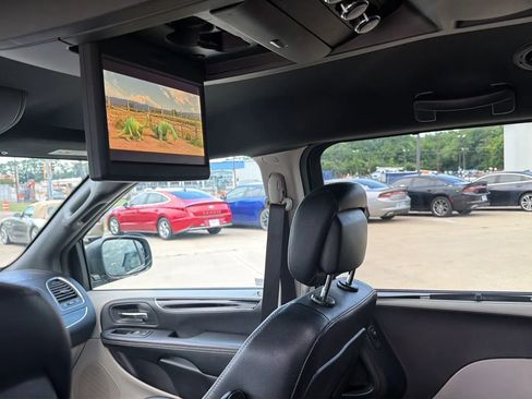 Used 2019 Dodge Grand Caravan SXT w/ Driver Convenience Group FWD image 37