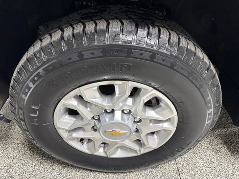 Used 2024 Chevrolet Silverado 2500 LT AWD/4WD image 4