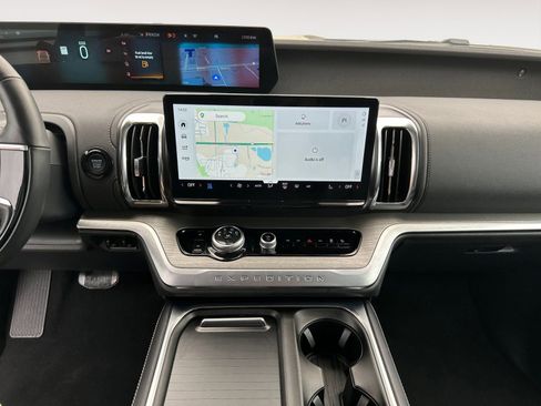 Certified 2025 Ford Expedition Platinum image 11