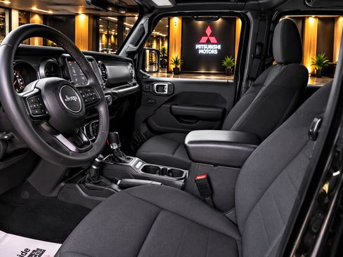 Used 2023 Jeep Wrangler Unlimited Sport AWD/4WD image 20