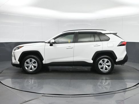 Used 2019 Toyota RAV4 LE FWD image 4