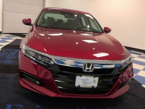 Certified 2018 Honda Accord Touring image 3