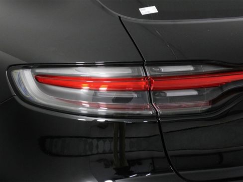 Used 2025 Porsche Macan image 21