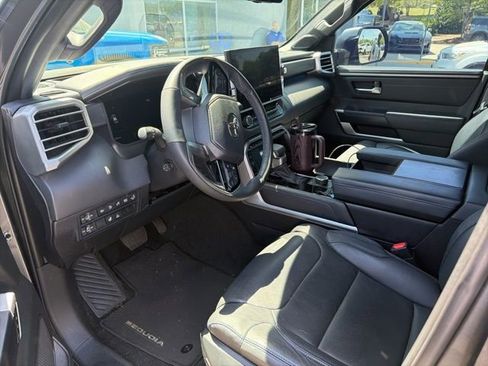 Used 2024 Toyota Sequoia Platinum image 8