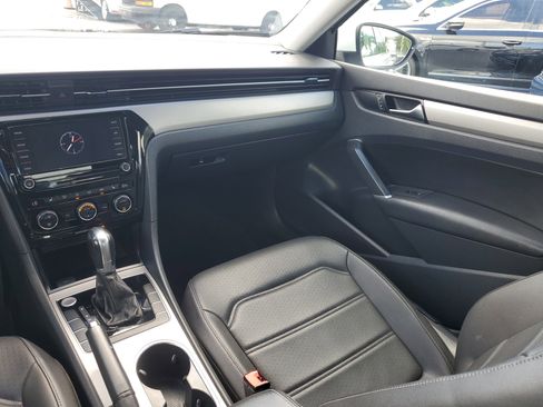 Used 2020 Volkswagen Passat 2.0T SE image 33