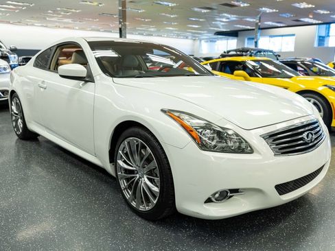 Used 2011 INFINITI G37 Journey w/ Premium Pkg image 4