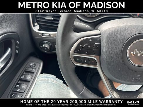 Used 2022 Jeep Cherokee Limited AWD/4WD image 17