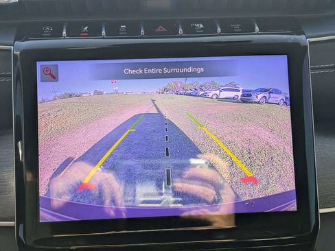 Used 2023 Jeep Grand Cherokee Limited w/ Black Appearance Package image 18