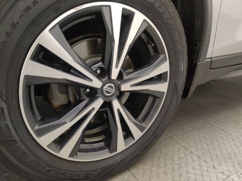 Used 2019 Nissan Rogue SV w/ Premium Package AWD/4WD image 31