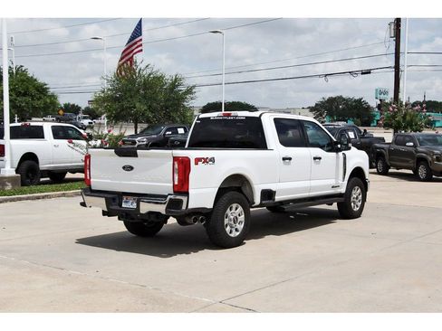 Used 2024 Ford F250 XLT w/ FX4 Off-Road Package AWD/4WD image 6