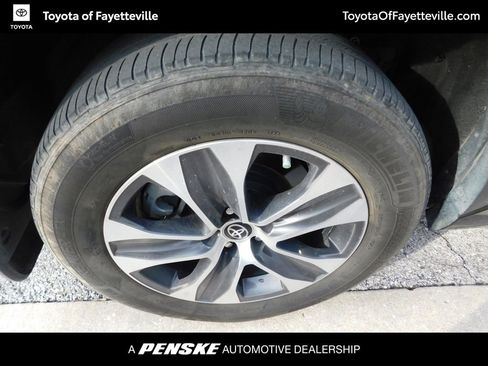 Used 2023 Toyota Highlander XLE image 8