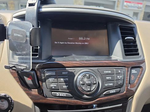 Used 2015 Nissan Pathfinder Platinum w/ Family Entertainment Package FWD image 16